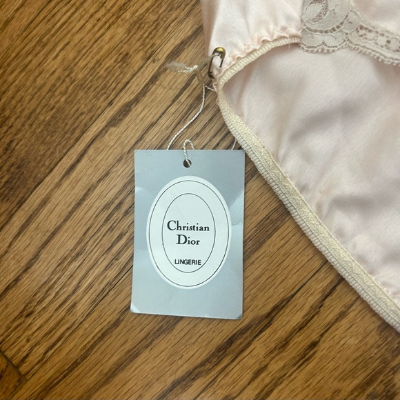 *SOLD*VTG Christian Dior Peach Silky Satin And Floral Lace Panty ILGWU NWT Size6 - Picture 9 of 12